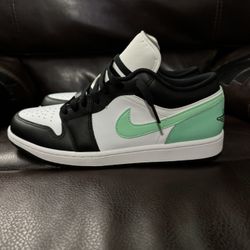 Men’s Nike’s Size 10.5