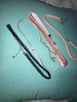 chocker necklaces