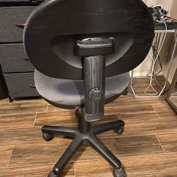 Desk rolling chair