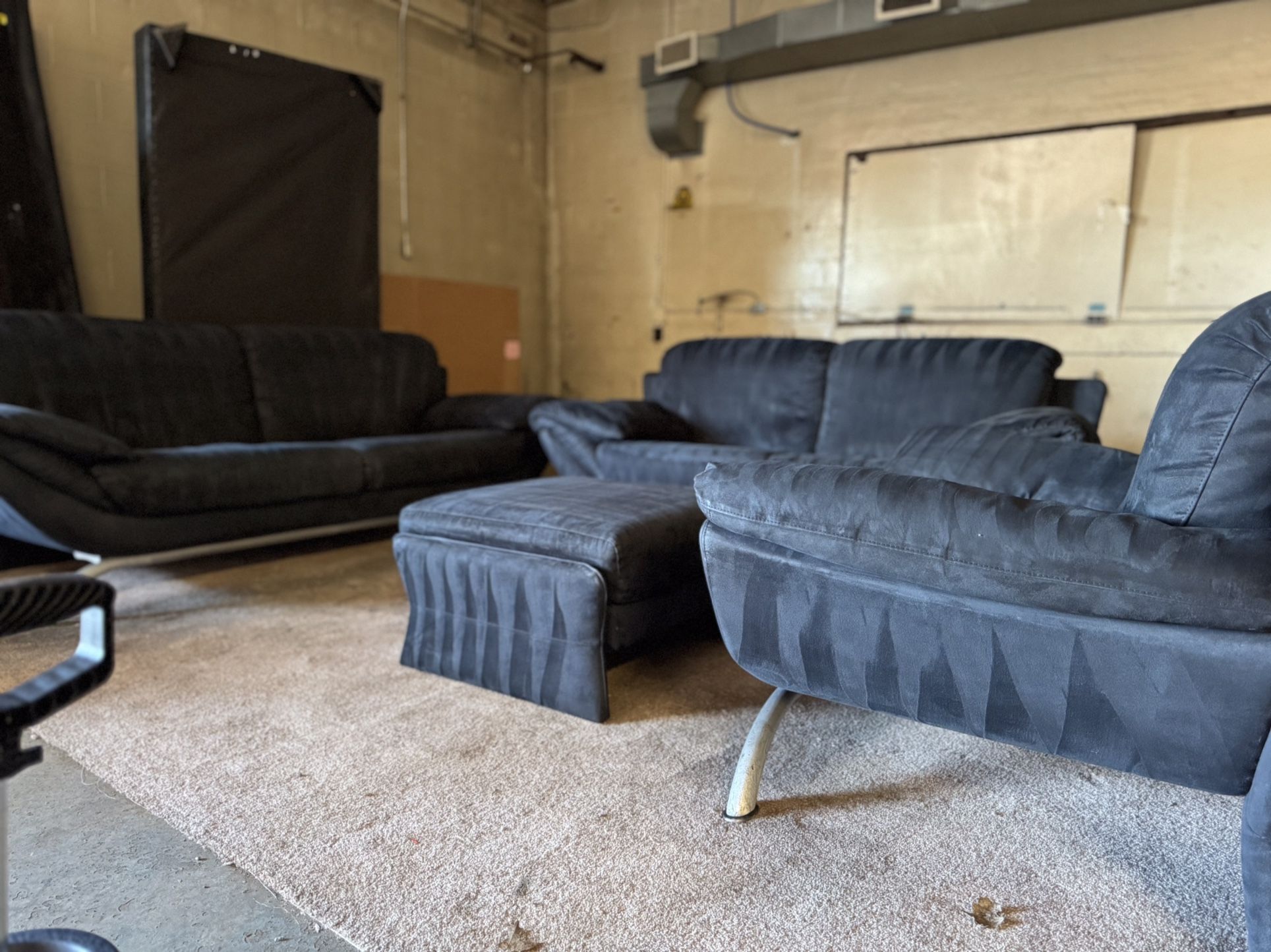 (DELIVERY-NO DEPOSIT)Black suede couch/sofa loveseat and chair w/ ottoman