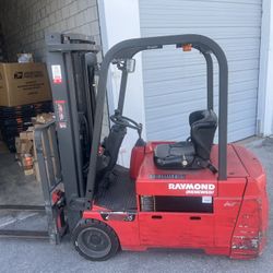 Raymond Electric Sitdown forklift - Rent to Own 