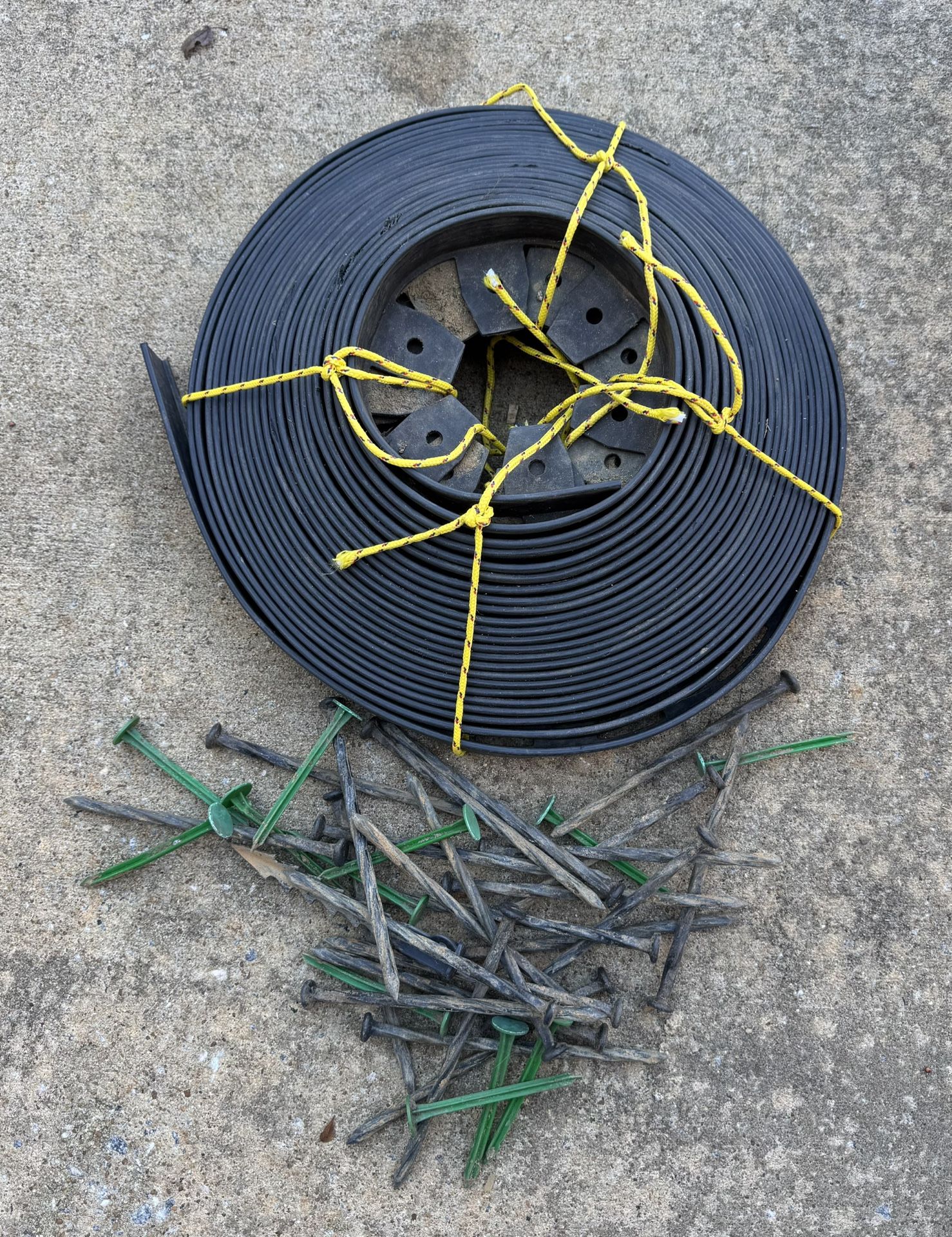 No-Dig Plastic Landscape Edging Kit