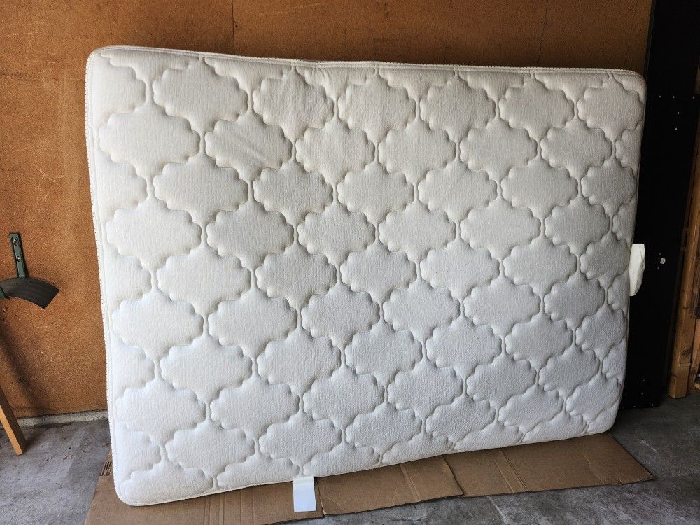 Mattress Queen Size..