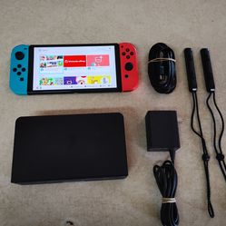 NINTENDO SWITCH OLED in Excellent condition