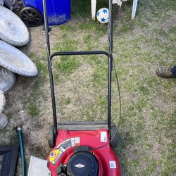 MTD Yard Machines ™ (20"') 148cc Side-Discharge Push Lawn Mower