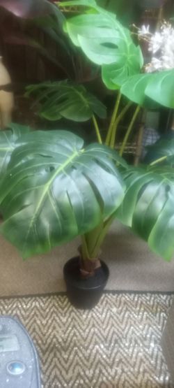 New 4ft artificial silk tree looks real high quality