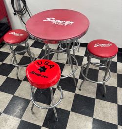 Snap on table and 4 stools
