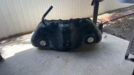 Gas tank Infiniti g 37 2013