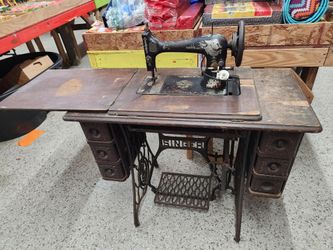 Vintage Sewing Machine 