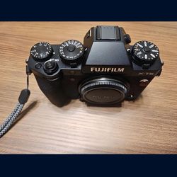 Fuji XT-5 Camera Body - Barely Used