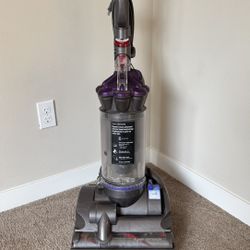 Dyson air muscle DS28 vacuum 🌺works great 