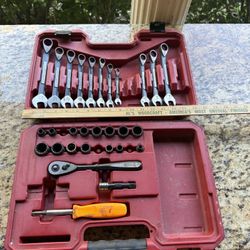 Craftsman Socket & Wrench Tool Set with Case – Used