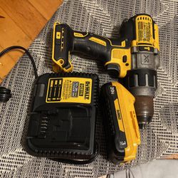 dewalt hammer drill with battery and charger