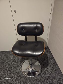 Flash Furniture Adjustable Height Tufted Bar Stool in black vinyl.