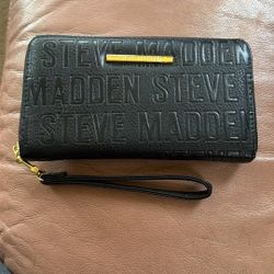 Steve Madden Faux Leather clutch/wristlet