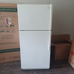 Whirlpool matching set: Refrigerator & Electric Range
