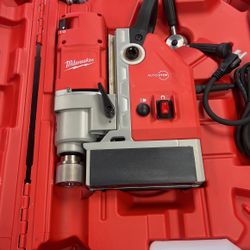 Milwaukee 1-5/8 In Electromagnetic Drill Kit 