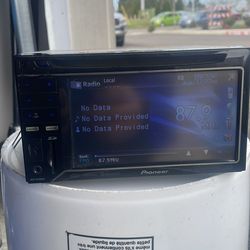 pioneer avh-p3300bt Radio I have this Pionner radio, it works excellently, you have no problem