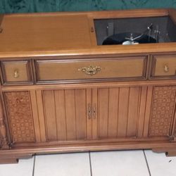 1960s Magnavox Record Player Console and AM/FM