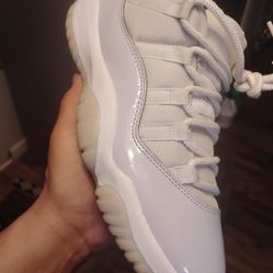AJ 11 SIZE 8.5 men