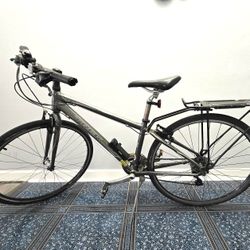 TREK 21 Speed Hybrid 15" Bike with Pannier Rack