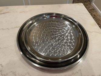 2 Winco Round Trays with Swirl Pattern, 24 And 20 Inch, Stainless Steel