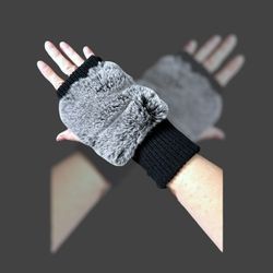 Jocelyn Women’s Black & White Fur Knit Fingerless Gloves Sz OS