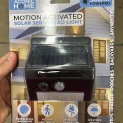 NWT Solar Powered Motion Activated Sensor Light