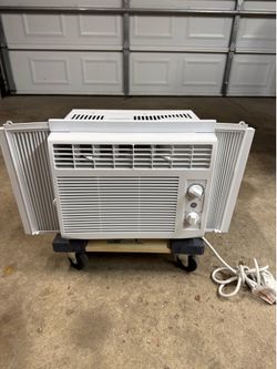 G,E. 5,000 BTUS AIR CONDITIONER IN LIKE NEW   CONDITION .$125.00 OR BEST OFFER.