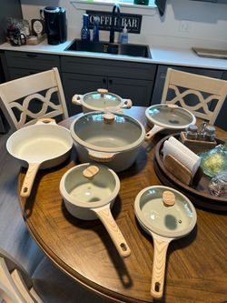 11 pieces of new cookware