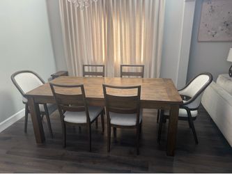 Dining Room Table & Chairs For Sale