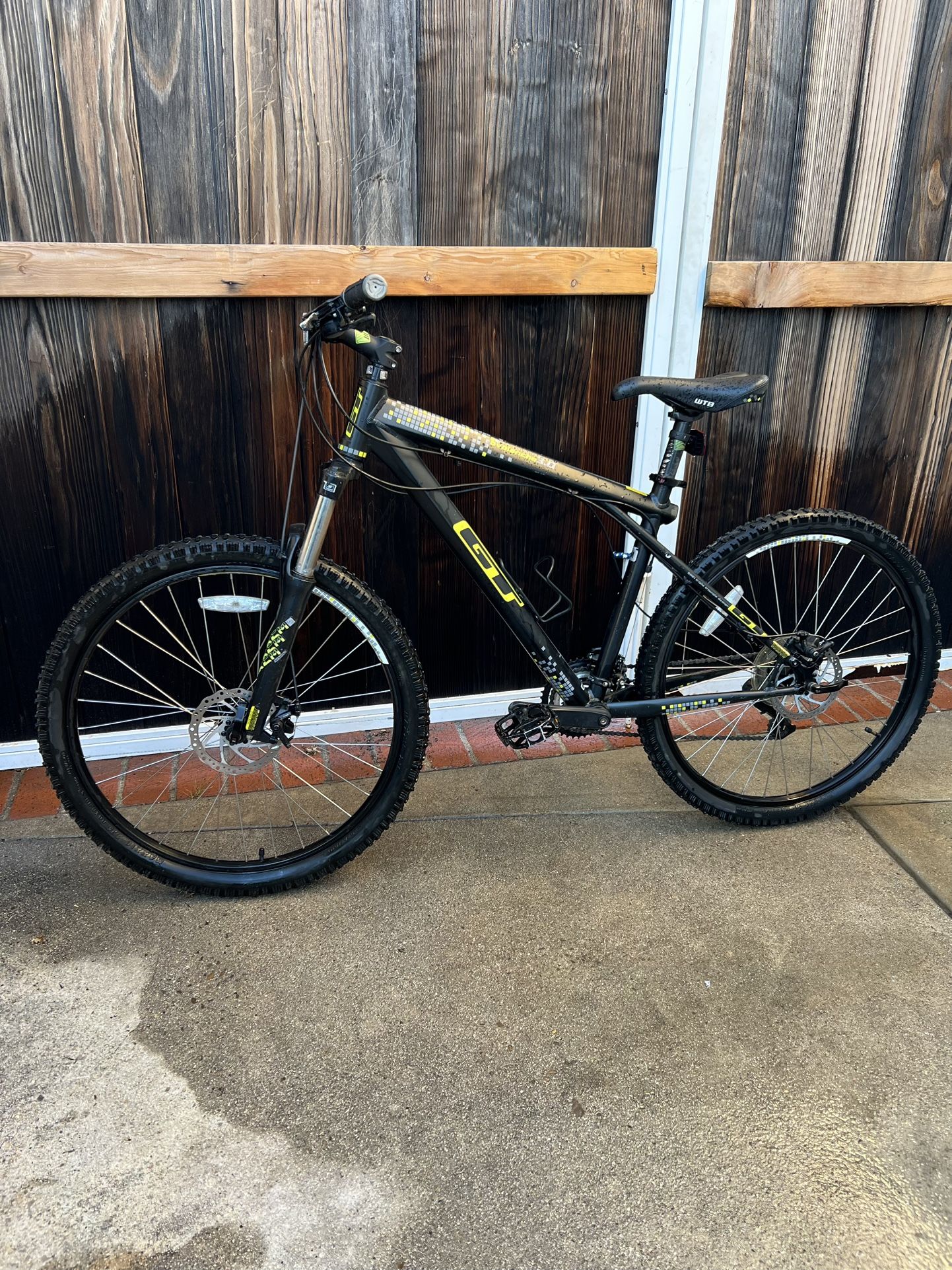 GT Avalanche 3.0 Mountain Bike