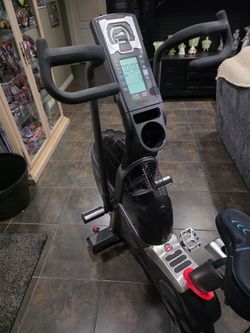 Schwinn AD7 exercise bike