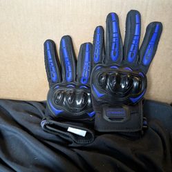 2 Pair Of Wrist Length Riding Gloves 