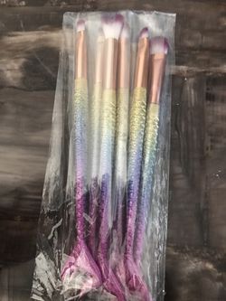 Eyeshadow brushes