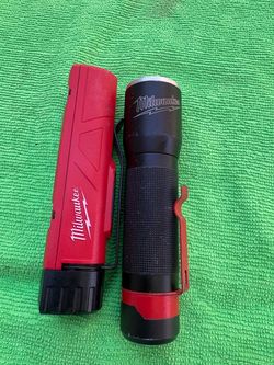 Flash lights use batteries AAA