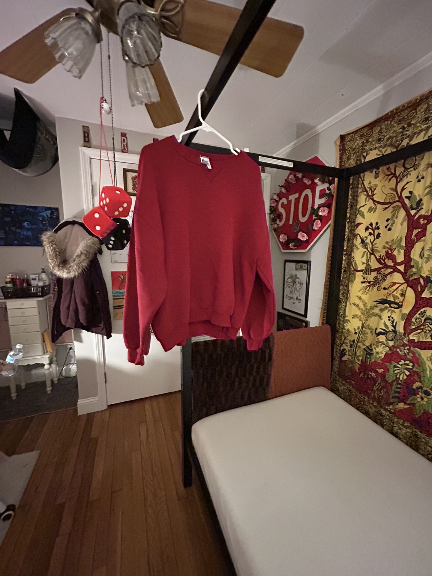 Sweatshirt