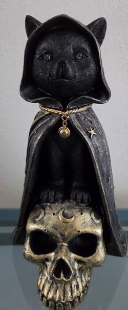 New Black Cat Cloak Zodiac Skull Halloween Figurine