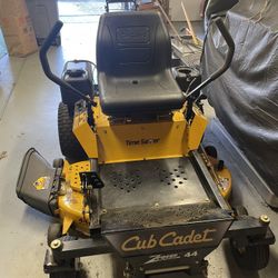Cub Cadet ZForce 44 Hydrostatic Zero-Turn riding mower