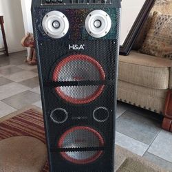 H&A BLUETOOTH KARAKE SPEAKER IN EXCELLENT CONDITION IS LOUD WITH USB AND SD CARD