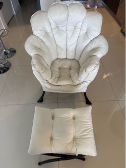 UPHOLSTERED LAZY CHAIR WITH OTTOMAN