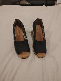 Toms Wedge Size 5.5