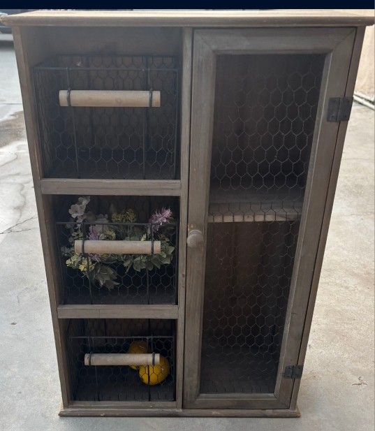 Small Cabinet/shelf