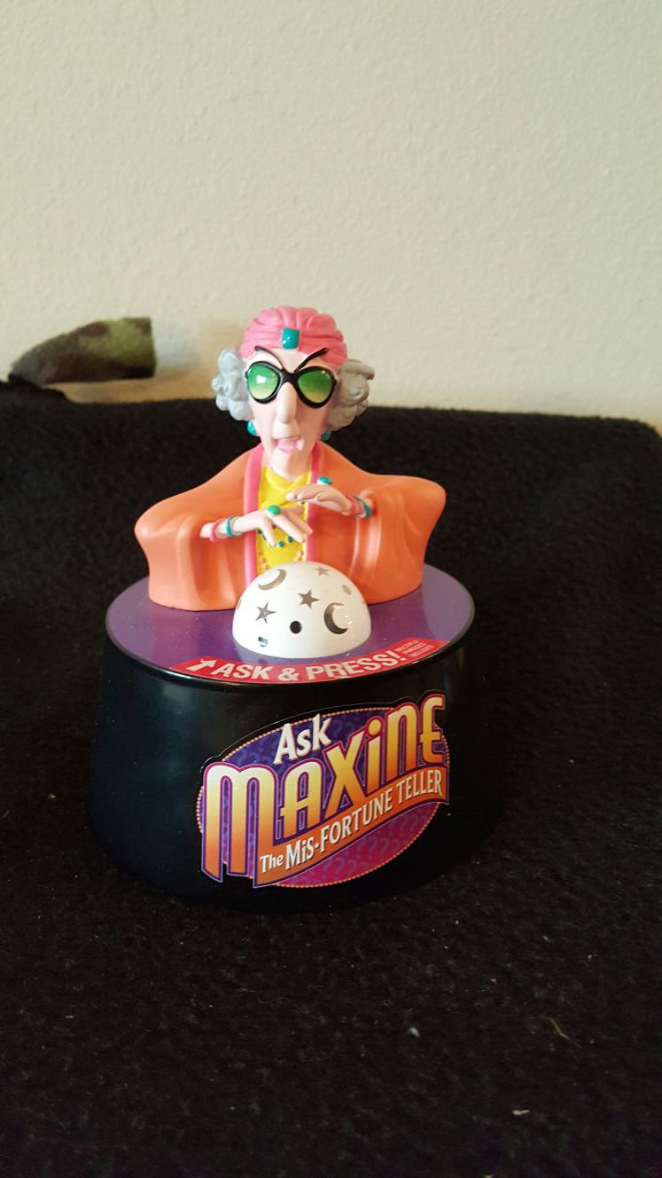 Hallmark Ask Maxine the Mis-fortune Teller Crystal Ball Talking Toy Figure