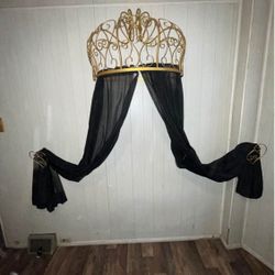 3 Piece  Wall decor crown With Sheer 