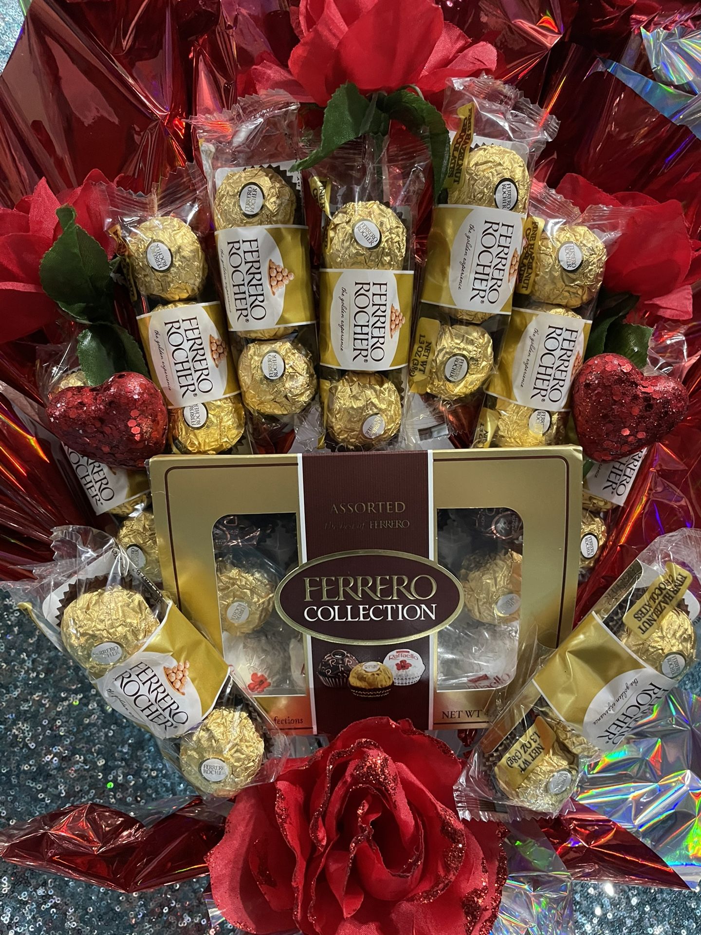 VALENTINES ROSES CHOCOLATE CANDY FERRER ROCHER BOUQUET W/CARD & Balloon