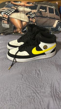 Nike Smile Tennis Shoes
