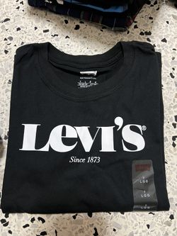 Boy Levi’s T-shirt all size 7 New with tags