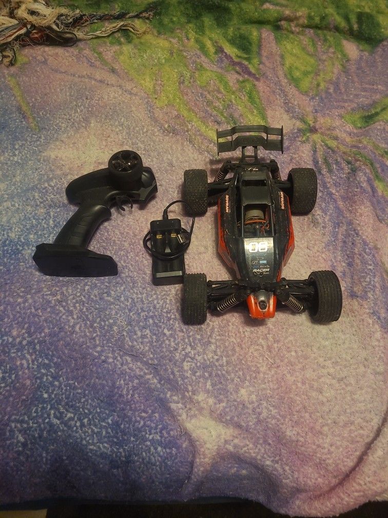 Rc Car With Batts And Charger.