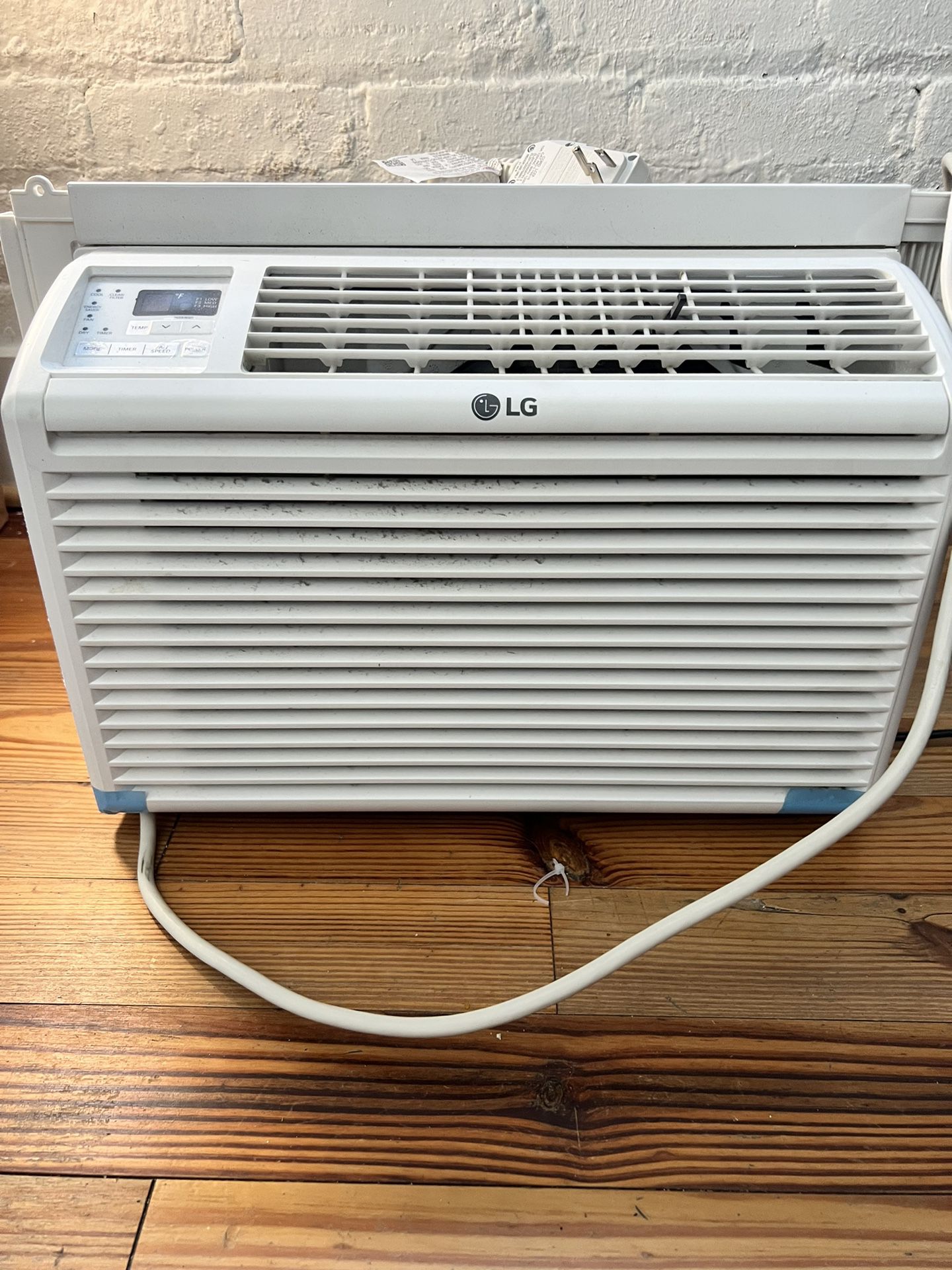 LG 6,000 BTU 115V Window Air Conditioner LW6017R Cools 250 Sq. Ft. with Remote Control in White